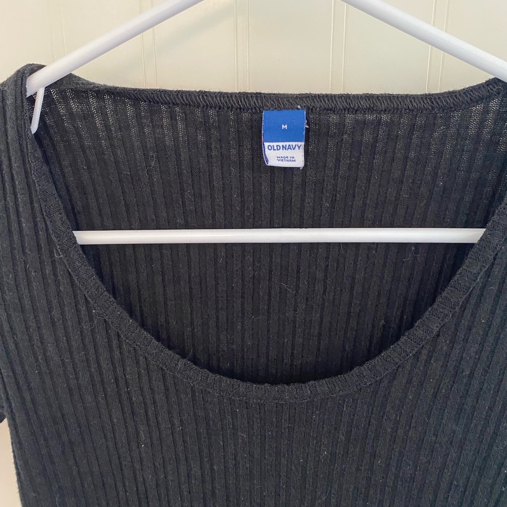 2 for $12 💖 Ribbed Black Old Navy Top - Picture 3 of 3